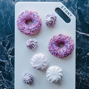 "BLANCHE" STONY SET Arctic ice premium stone-look hygienic cutting board by Stony — Foto