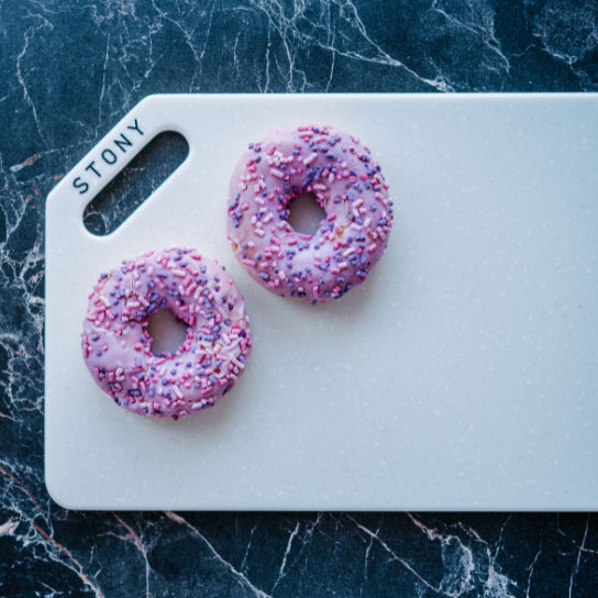 "BLANCHE" STONY SET Arctic ice premium stone-look hygienic cutting board by Stony — Foto
